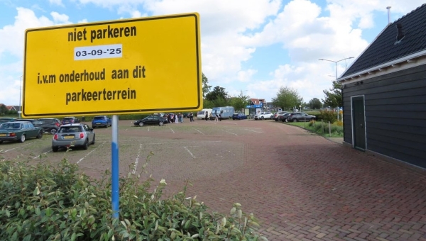 Onkruidbestrijding parkeerterrein Marken
